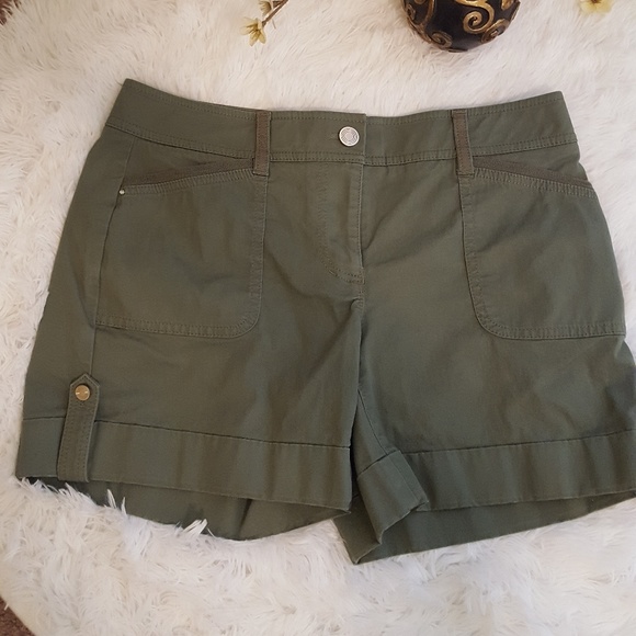 White House Black Market Pants - SOLD WHBM Shorts size 4 Short